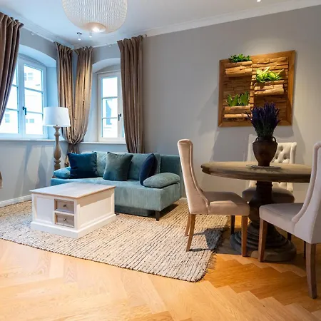 Apartment Wunderschoenes Altbaujuwel In Ruhiger Innenstadtlage *